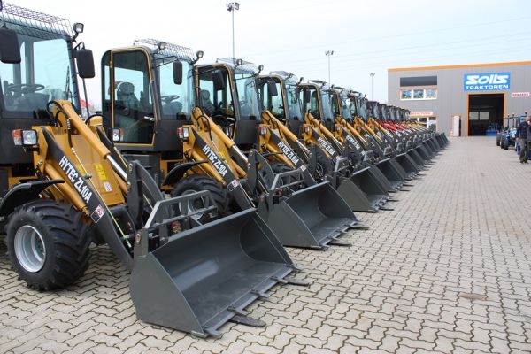 Fudex selling Salzstreuer 400L für Traktor Schlepper Kleintraktor